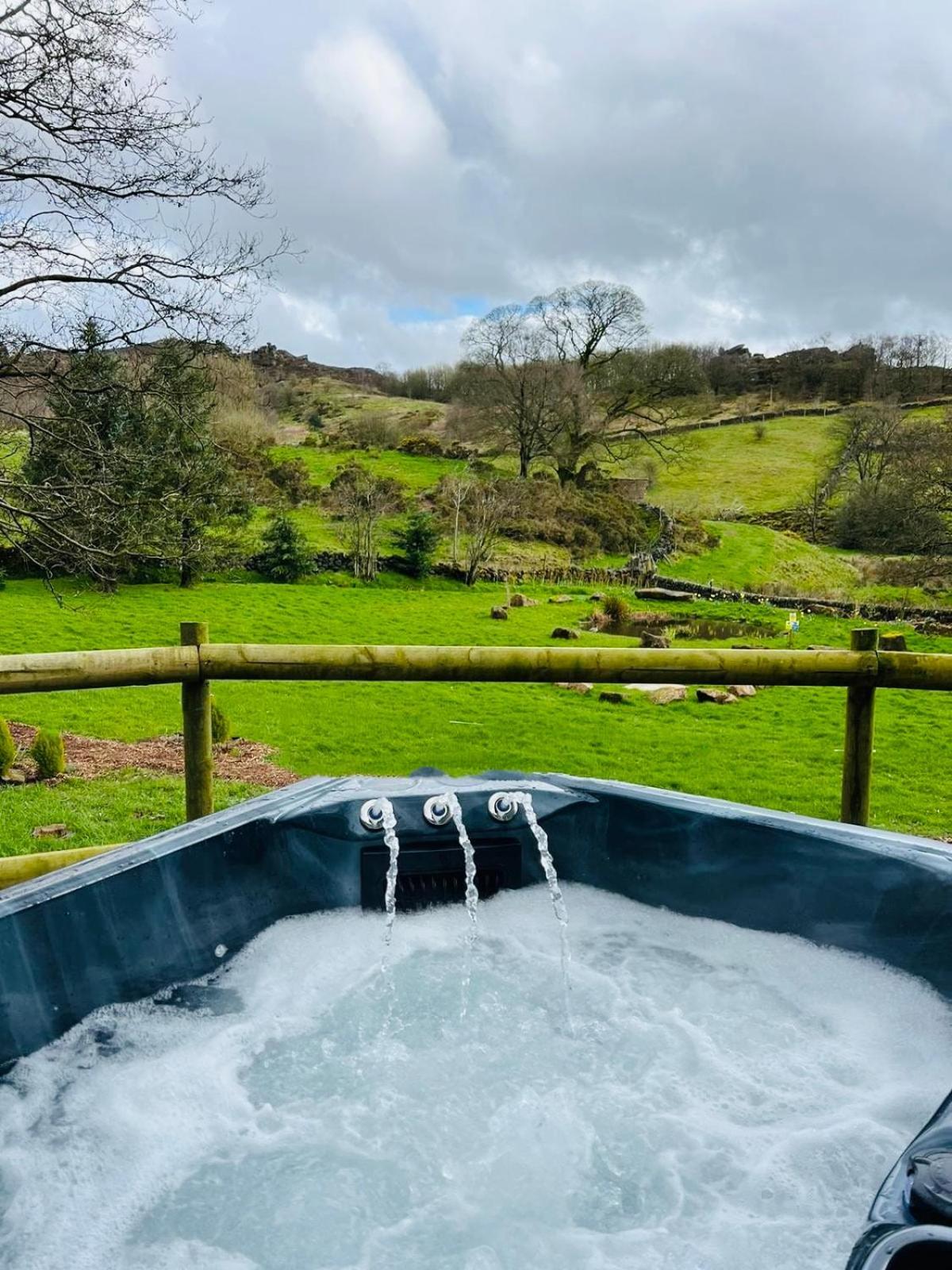 Hostal Lavender Retreat With Private Hot Tub Upper Hulme Exterior foto