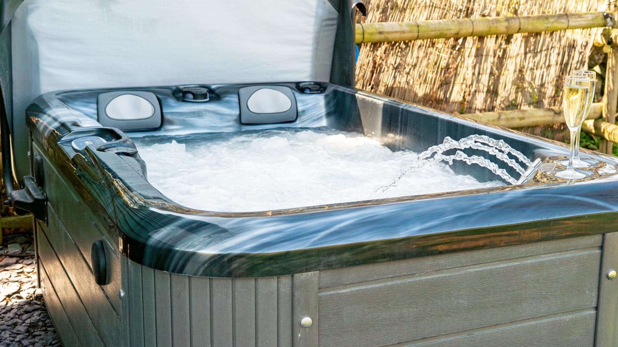 Hostal Lavender Retreat With Private Hot Tub Upper Hulme Exterior foto