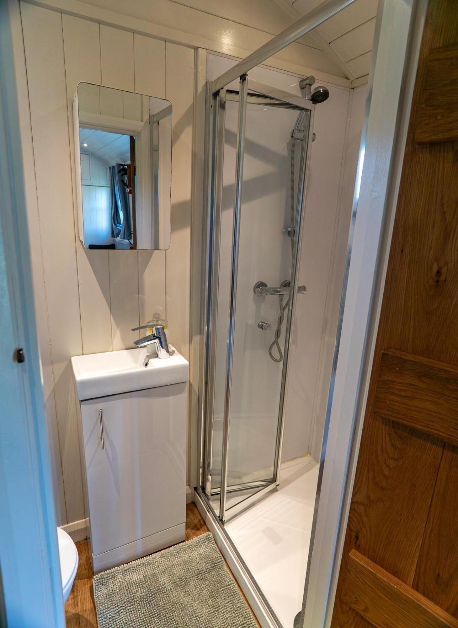 Hostal Lavender Retreat With Private Hot Tub Upper Hulme Exterior foto