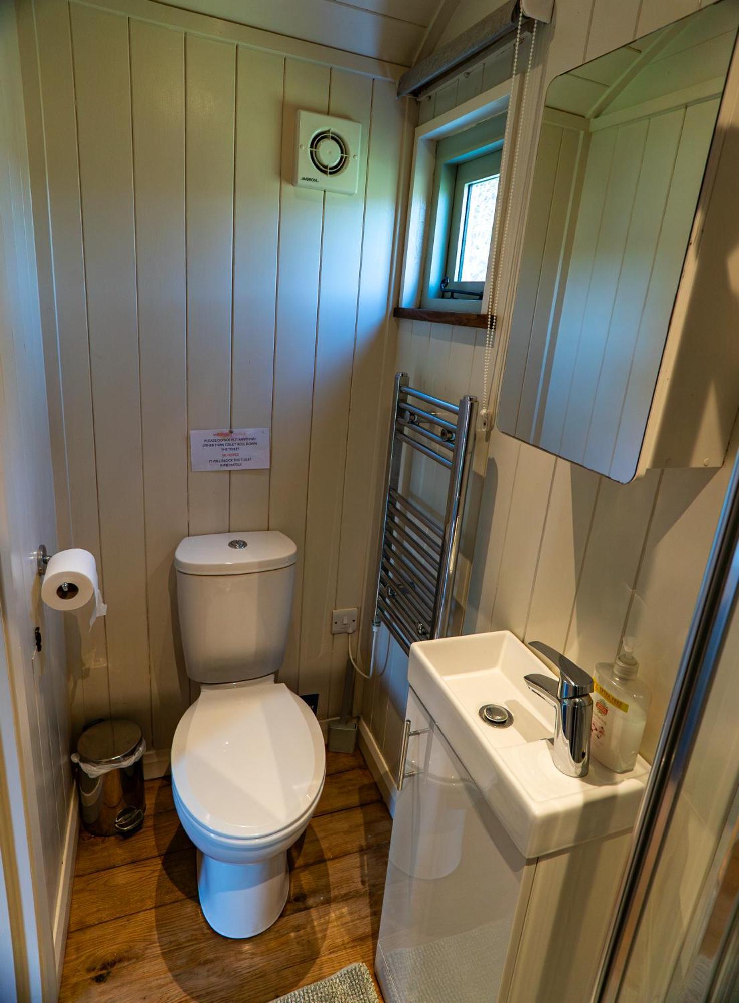 Hostal Lavender Retreat With Private Hot Tub Upper Hulme Exterior foto